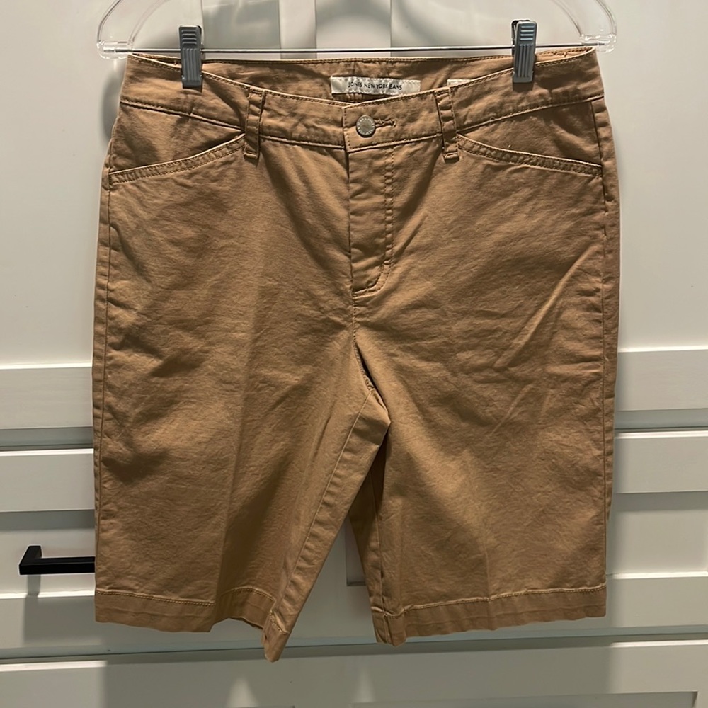 Jones New York Jeans trouser shorts size 8. Great condition! Khaki color.